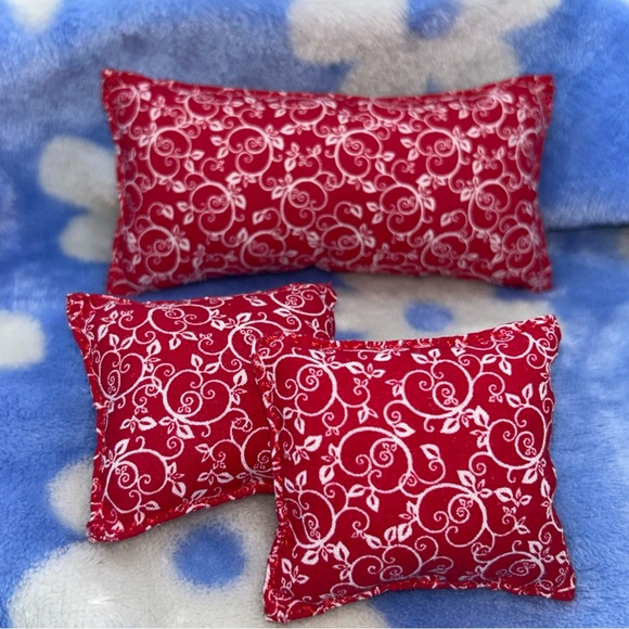 Red and White Decorative Pillow Set - Picture 3 of 7